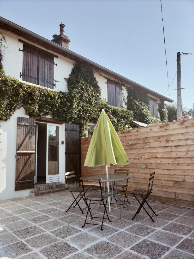 A Deux Pas De Cabourg ,Avec Une Belle Vue Sur La Campagne Normande.A Grangues Esterno foto